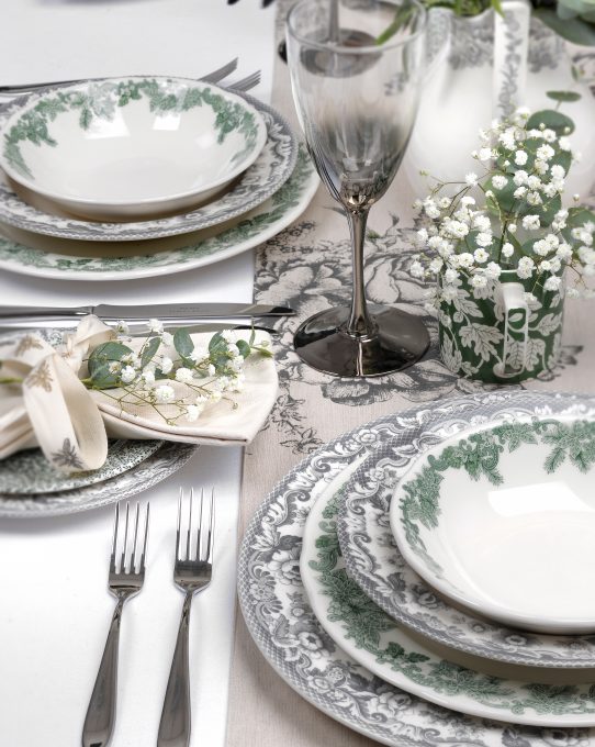Tips for Buying Christmas Tableware – Plates, Mugs and More