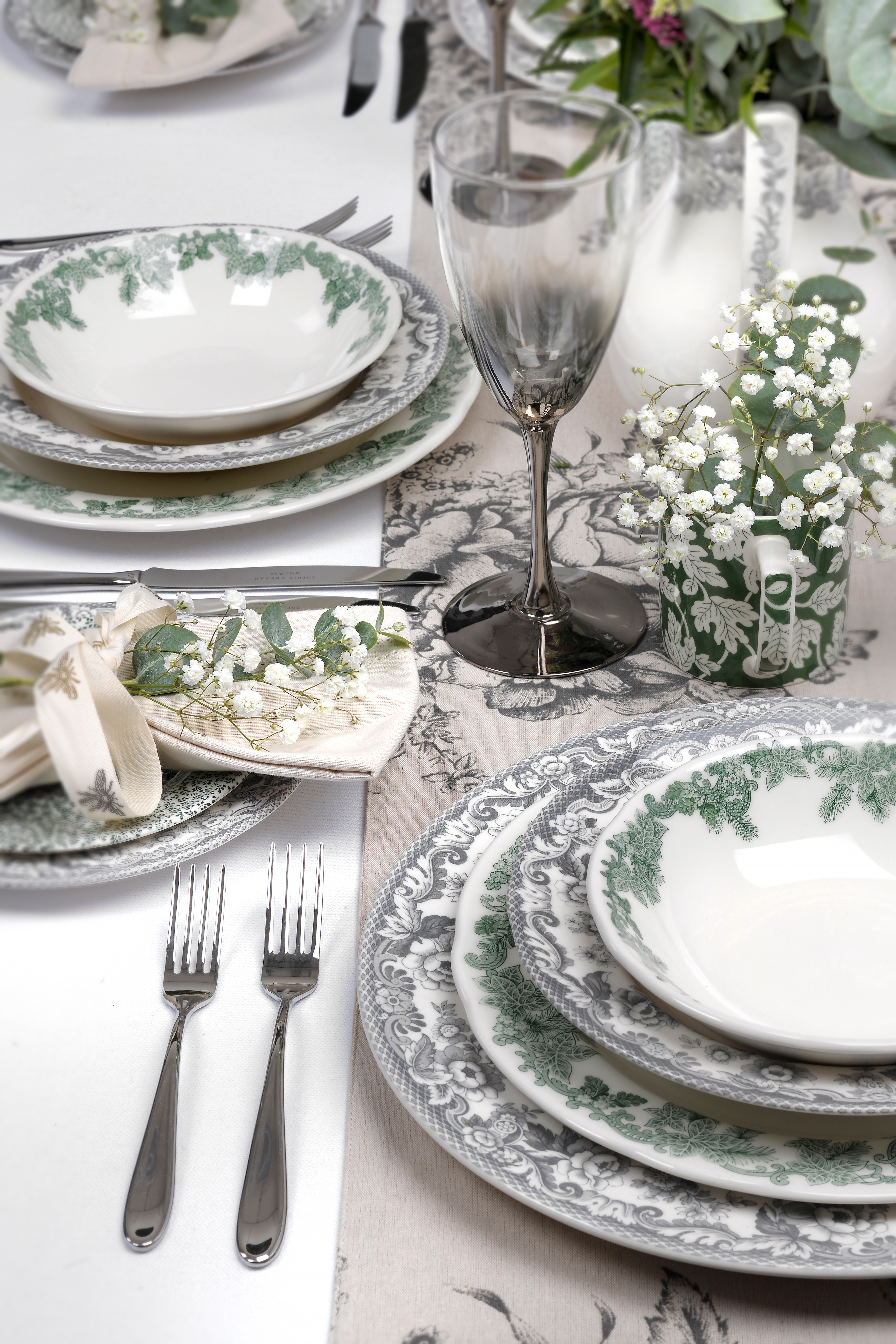Tips for Buying Christmas Tableware – Plates, Mugs and More