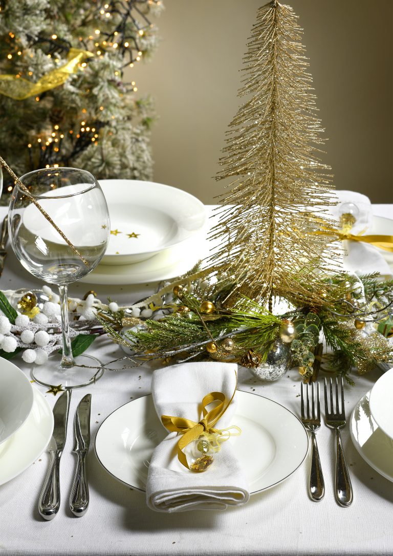 Christmas Table Ideas Using White Tableware - TeacupsAndTales